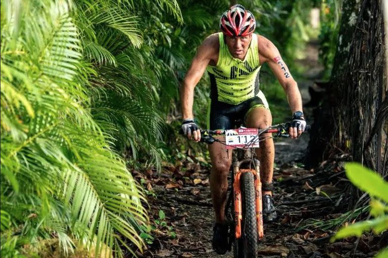 A Pablo Ureta se le estropeó su bicicleta cuando iba a competir en Hawaii en 2011, pero un golpe de suerte le resolvió el problema: un desconocido brasileño le pidió que probara la suya.