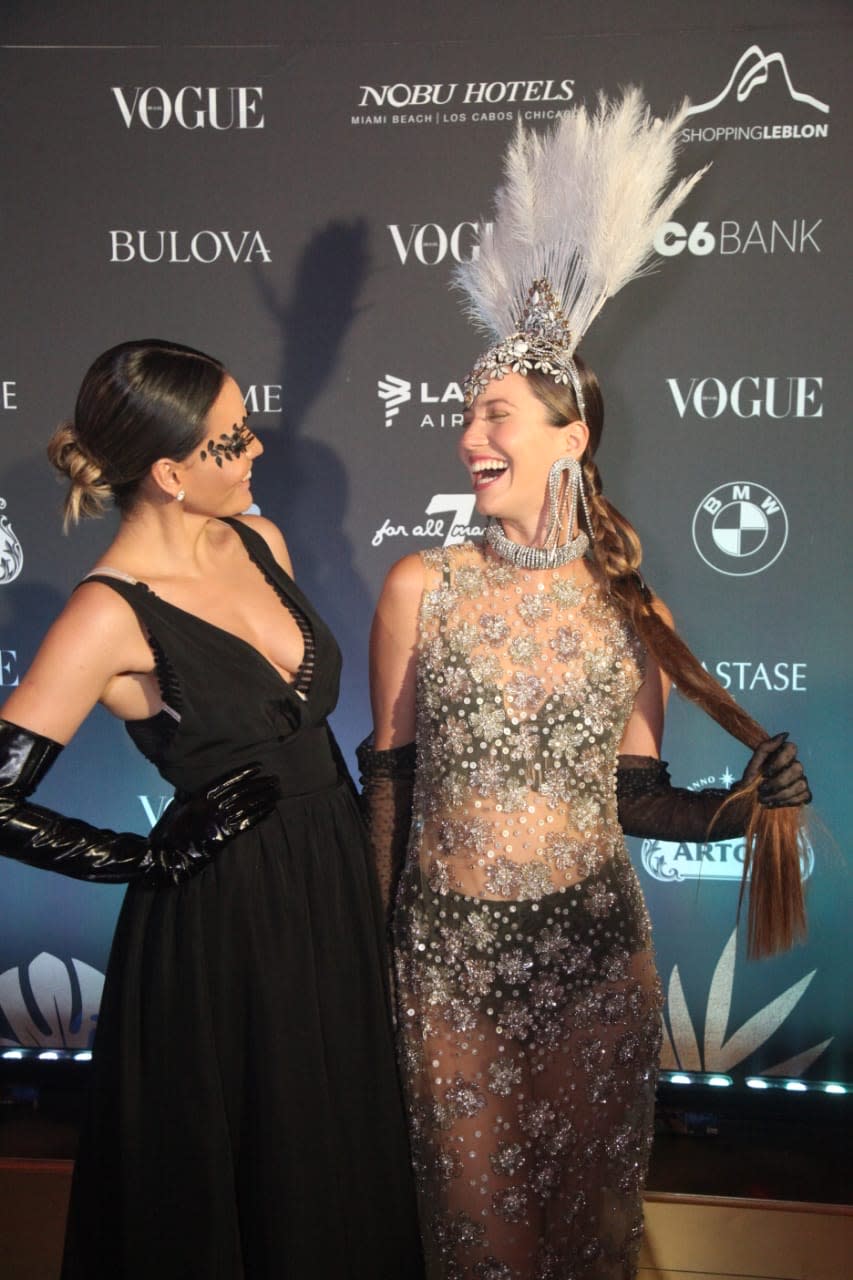 Letícia Lima e Nathalia Dill no Baile da Vogue 2020, no Copacabana Palace, no Rio de Janeiro. Foto: Paulo Tauil/Brazil News