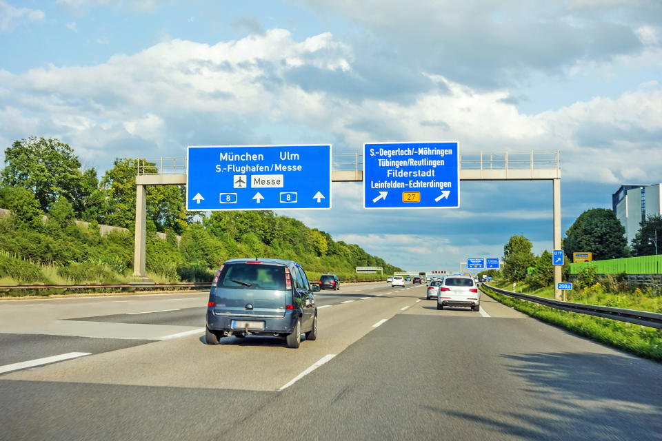 Auf Deutschlands Autobahnen wie hier auf der A8 gilt kein allgemeines Tempolimit (Bild: Getty Images)