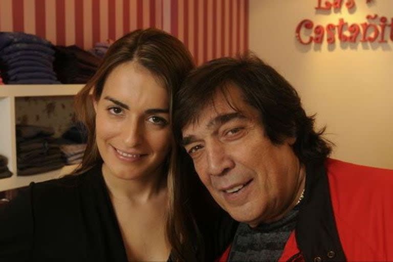 Cacho Castaña junto a Andrea Sblano