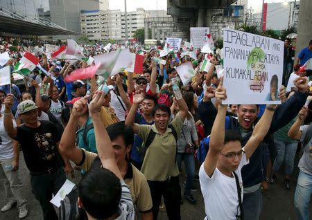 Protesters belonging to the Iglesia ni Cristo (Church of Christ) group march along EDSA highway in Mandaluyong, Metro Manila August 30, 2015. REUTERS/Romeo Ranoco