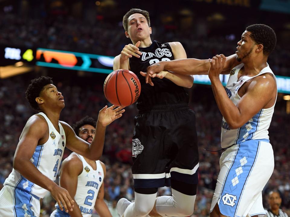 <p>North Carolina Tar Heels forward Kennedy Meeks (3) knocks the ball away from Gonzaga Bulldogs forward Zach Collins (32) during the first half in the championship game of the 2017 NCAA Men’s Final Four at University of Phoenix Stadium. Mandatory Credit: Robert Deutsch-USA TODAY Sports </p>