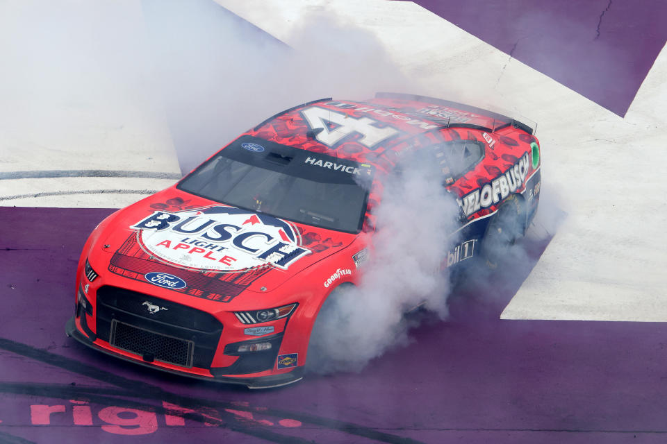 BROOKLYN, MICHIGAN - AUGUST 07: Kevin Harvick, driver of the #4 Busch Light Apple #BuschelOfBusch Ford, celebrates with a burnout after winning the NASCAR Cup Series FireKeepers Casino 400 at Michigan International Speedway on August 07, 2022 in Brooklyn, Michigan. (Photo by Mike Mulholland/Getty Images)