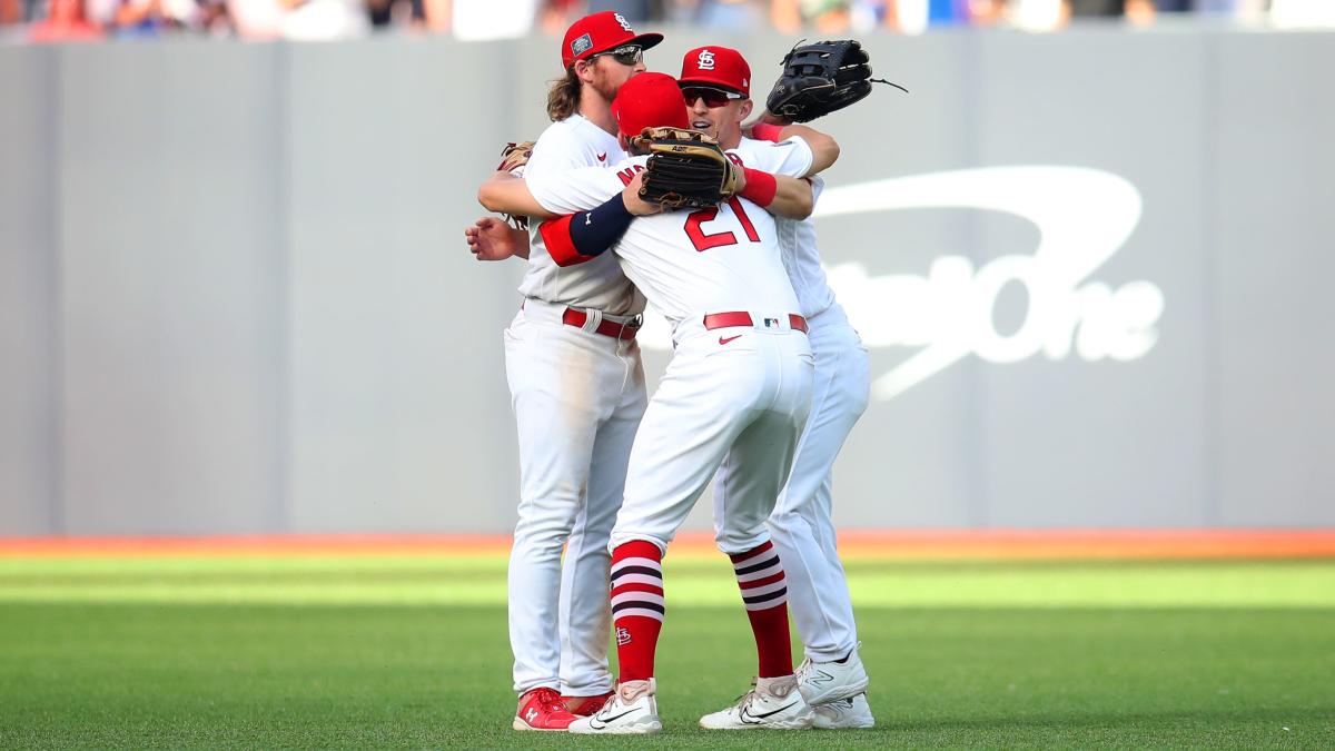 Cardinals battle back to beat Cubs, split London Series behind