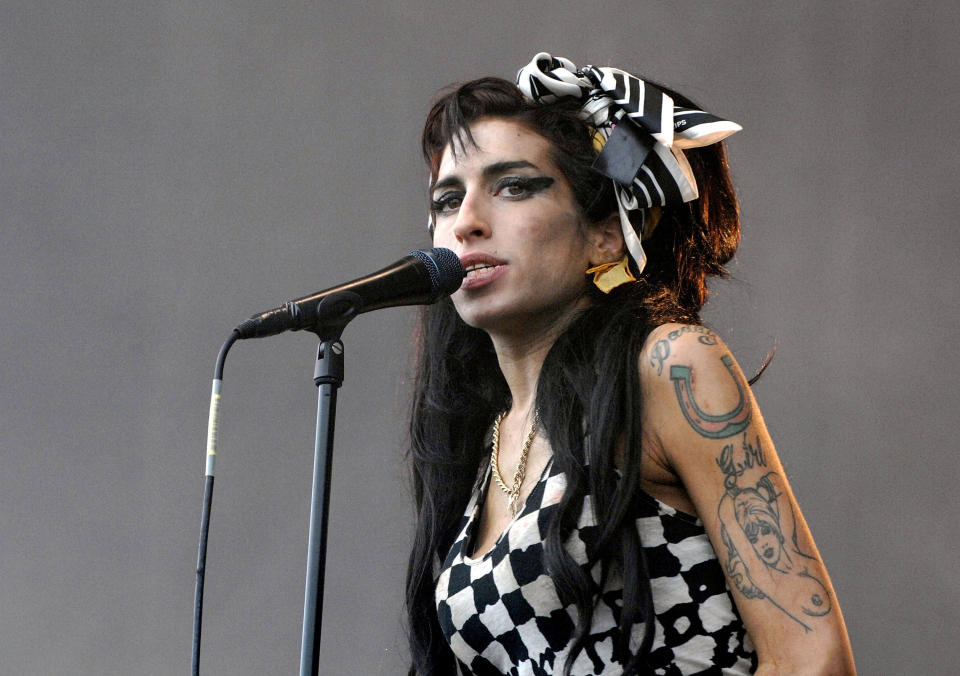 TELFORD, UNITED KINGDOM - AUGUST 16:  Amy Winehouse performs on day one of the V Festival at Weston Park on August 16, 2008 in Telford, England.  (Photo by Shirlaine Forrest/WireImage) 