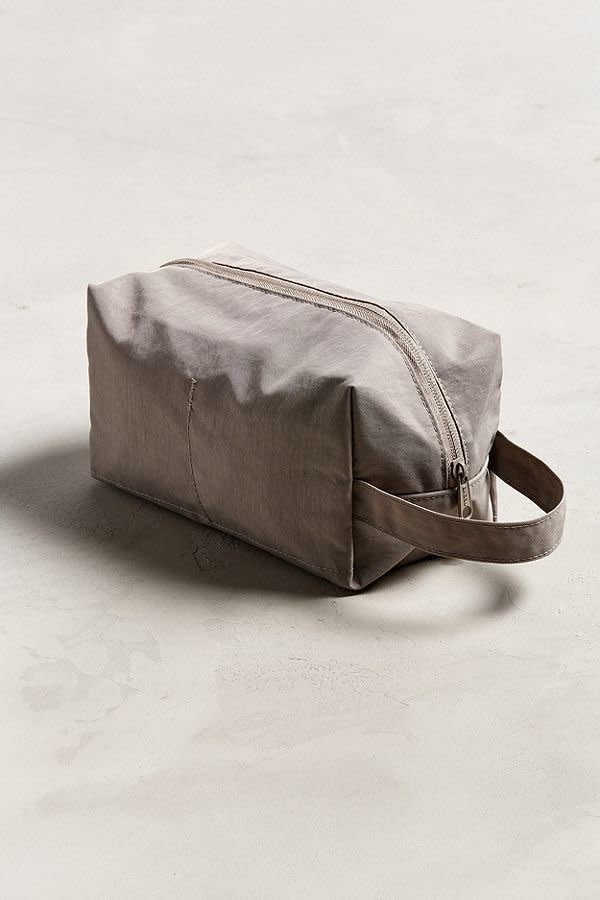 Get this&nbsp;BAGGU Travel Dopp Kit at <a href="https://www.urbanoutfitters.com/shop/baggu-travel-dopp-kit?category=mens-spring-2018-accessories-shop&amp;color=004&amp;quantity=1&amp;size=ONE%20SIZE&amp;type=REGULAR" target="_blank" rel="noopener noreferrer">Urban Outfitters</a>, $28.
