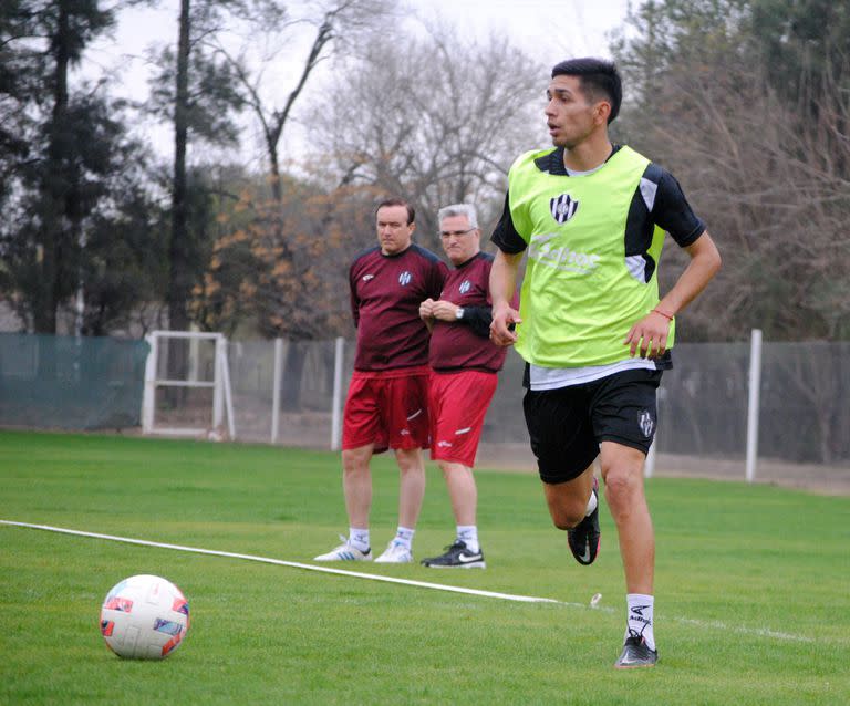 Abel Balbo y Julio Lamas en un entrenamiento de Central Córdoba