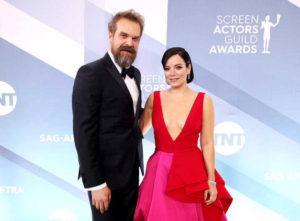 LOS ANGELES, CALIFORNIA - JANUARY 19: (L-R) David Harbour and Lily Allen attend the 26th Annual Screen Actors Guild Awards at The Shrine Auditorium on January 19, 2020 in Los Angeles, California. (Photo by Rich Fury/Getty Images)