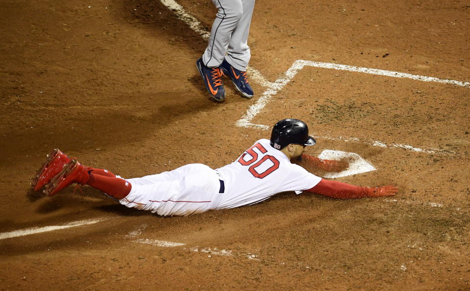 Mookie Betts and the Red Sox tied the ALCS 1-1 after beating the Houston Astros on Sunday night. (EFE/EPA/JOHN CETRINO)