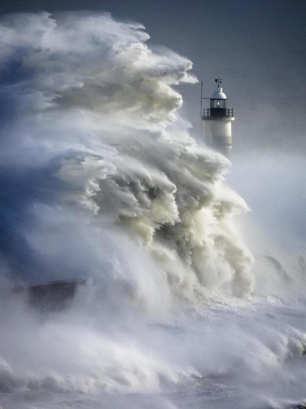 lighthouse storm photography