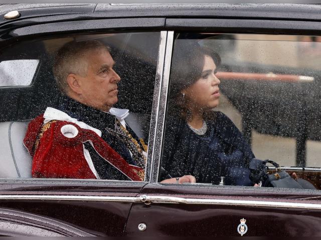 Buh-Rufe f&#xfc;r Prinz Andrew vor der Kr&#xf6;nung von Charles III.: Die Menge hat ihren Unmut &#xfc;ber den in Ungnade gefallenen Bruder des Monarchen ge&#xe4;u&#xdf;ert. (Bild: getty/[EXTRACTED]: ODD ANDERSEN/AFP via Getty Images)