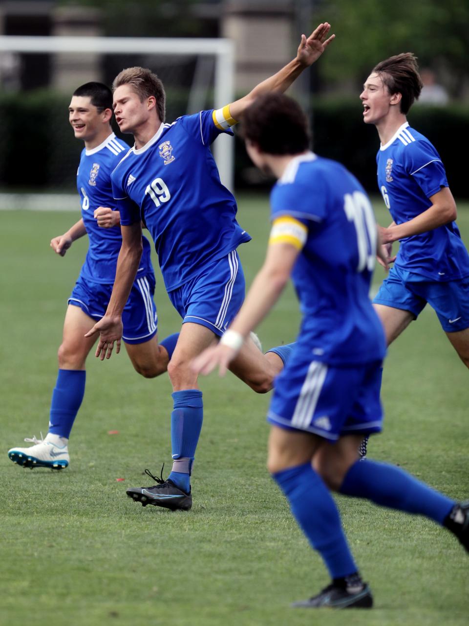 Reid McAdams of Brentwood celebrates with his team after scoring a goal during their 2022 TSSAA Spring Fling DIAAA state final against Bearden Friday, May 27, 2022; Murfreesboro, TN, USA;  at Richard Siegel Soccer Complex. Mandatory Credit: Alan Poizner-The Tennessean