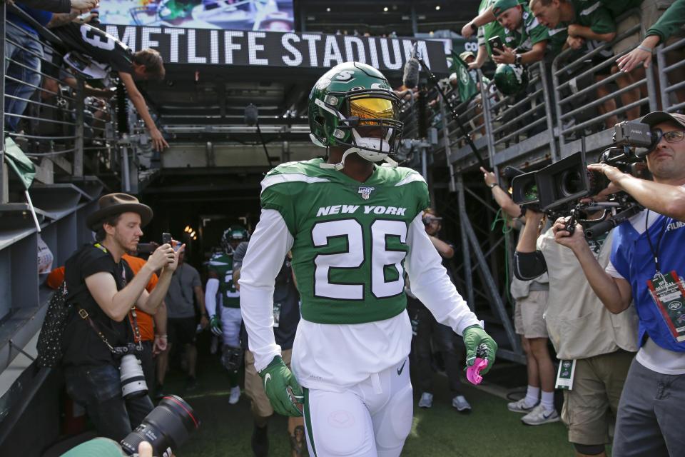 New York Jets running back Le'Veon Bell walks on the field before an NFL football game against the Buffalo Bills Sunday, Sept. 8, 2019, in East Rutherford, N.J. (AP Photo/Seth Wenig)