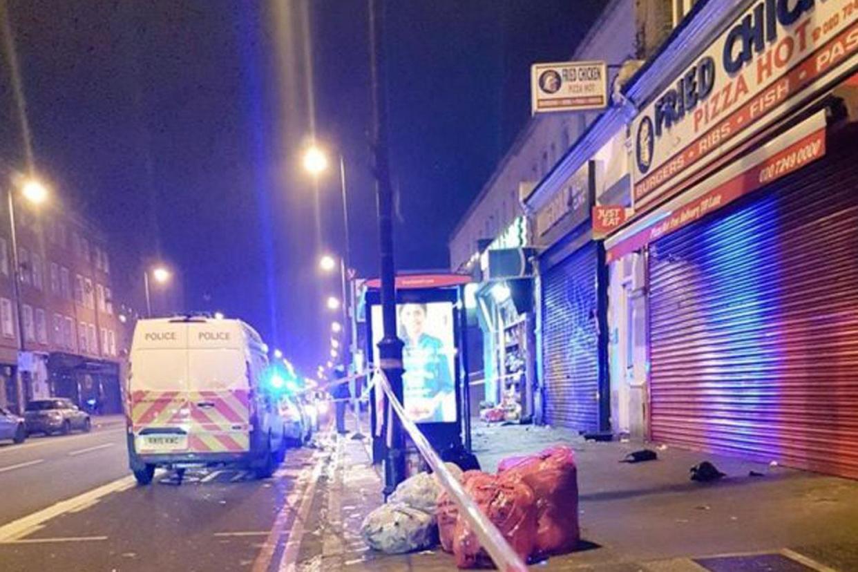 Stabbing: Police at the scene: @MPSHackney