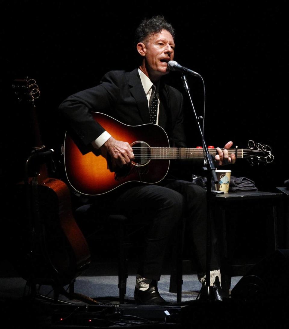 Lyle Lovett will return to perform at the Gallo Center.