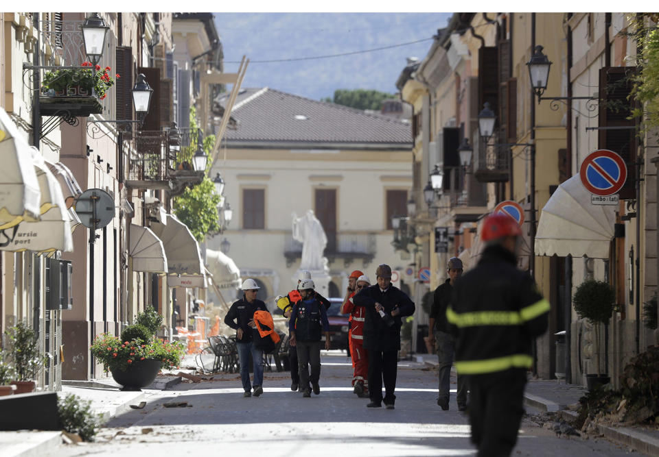 New earthquake rocks Italy, flattens historic basilica
