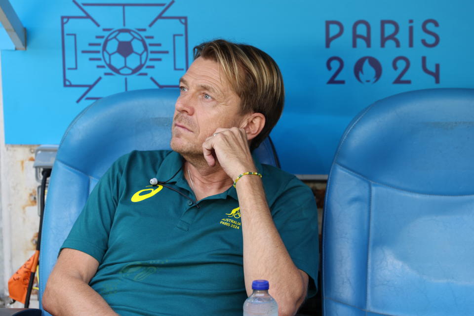 CORRECTION / Australia's Swedish coach Tony Gustavsson looks on before the start of the women's group B football match between Australia and the USA during the Paris 2024 Olympic Games at the Marseille Stadium in Marseille on July 31, 2024. (Photo by Pascal GUYOT / AFP) / 