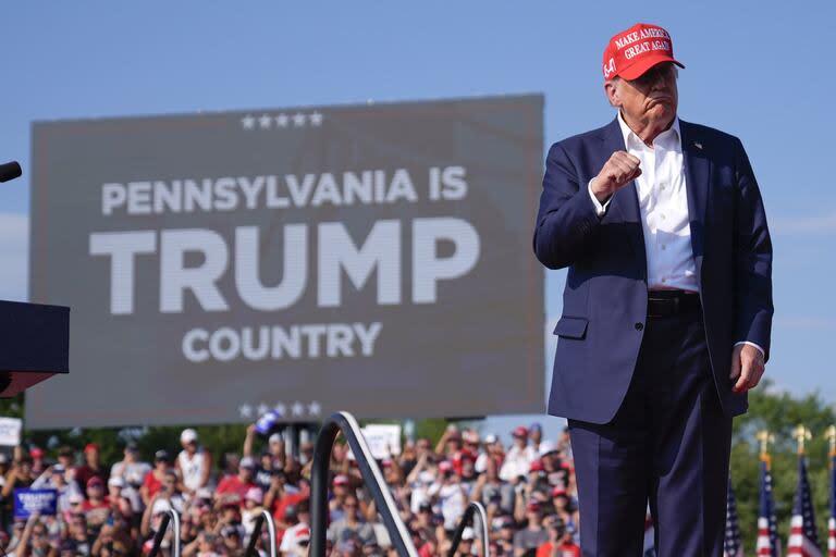 El expresidente Donald Trump antes de comenzar el discurso en el que fue agredido.