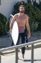 We all know how much Liam loves to surf, and Wednesday morning saw him doing just that! The Hunger Games actor took a shirtless stroll down to his local beach in Malibu soaking up the sunshine ready to catch a wave.