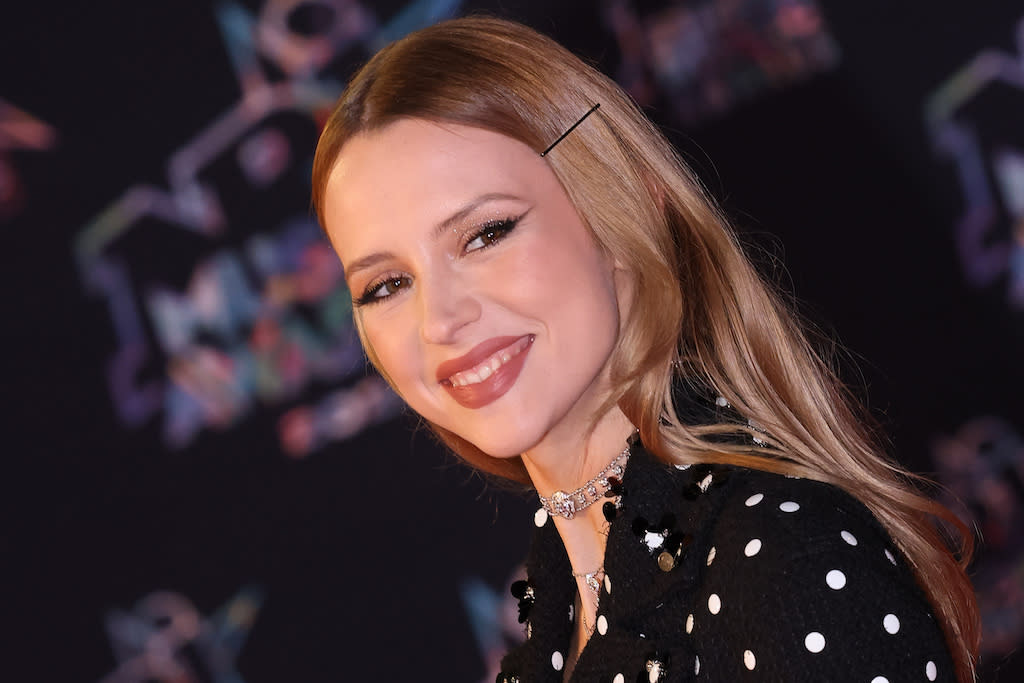 Angèle prône la beauté au naturel. (Photo by Toni Anne Barson/Getty Images)