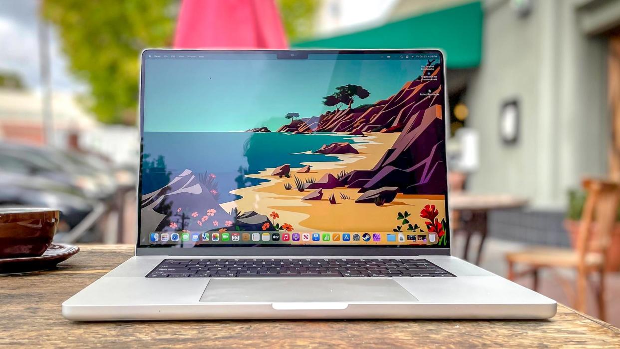  MacBook Pro 2021 (16-inch) on a patio table. 