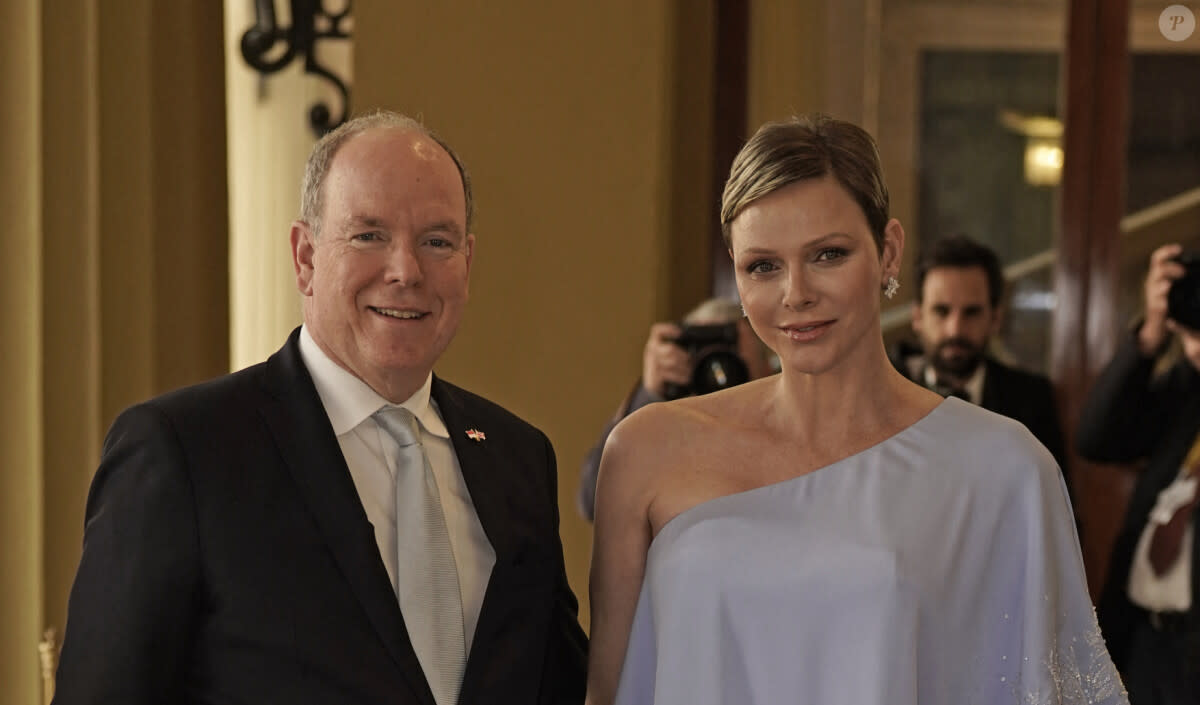 <p>Que la fête commence !</p>
<p>Réception organisée par le roi Charles III, pour les invités étrangers assistant à son couronnement au palais de Buckingham à Londres Le prince Albert II et la princesse Charlène de Monaco - Réception organisée par le roi Charles III, pour les invités étrangers assistant à son couronnement au palais de Buckingham à Londres, Royaume Uni.</p> - © BestImage, Agence / Bestimage