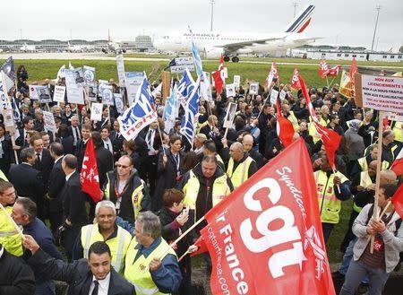 Striking employees of Air France demonstrate in front of the Air France headquarters building at the Charles de Gaulle International Airport in Roissy, near Paris, France, October 5, 2015. REUTERS/Jacky Naegelen