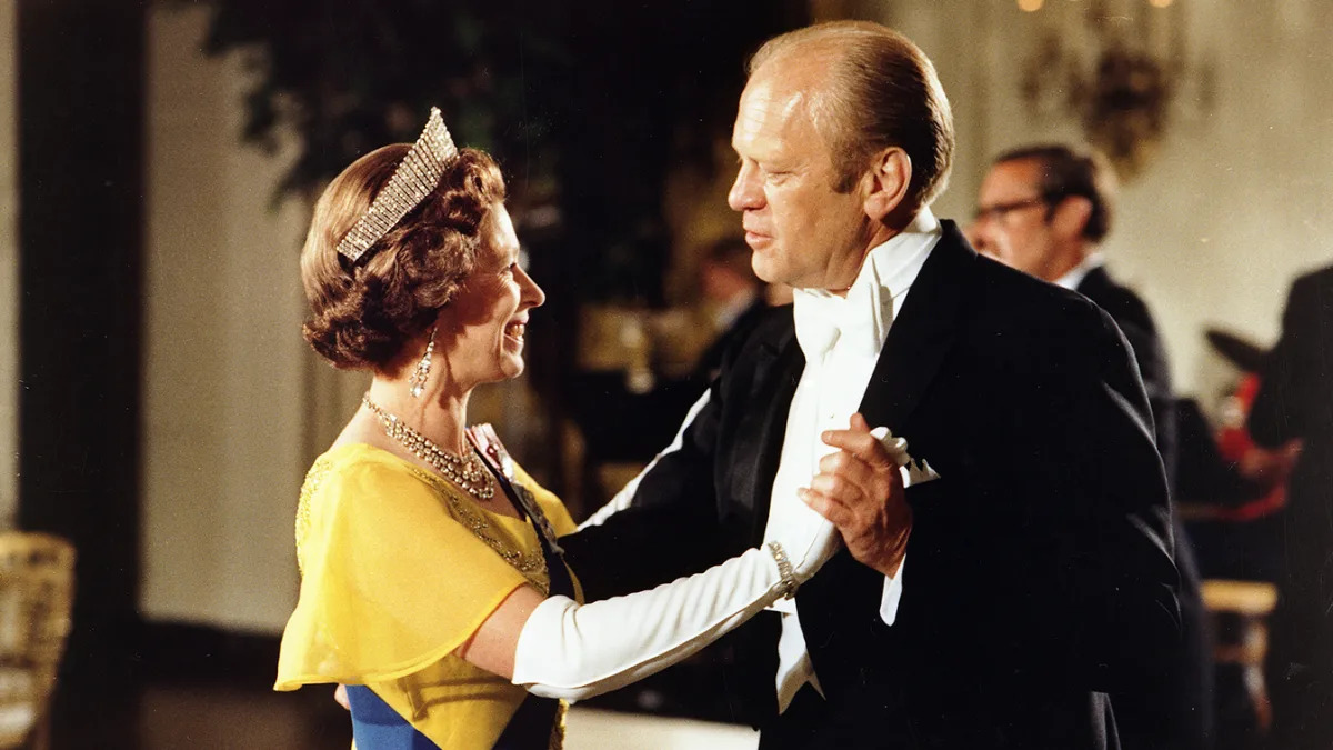 Photos: Queen Elizabeth’s meetings with U.S. presidents, from Eisenhower to Bide..