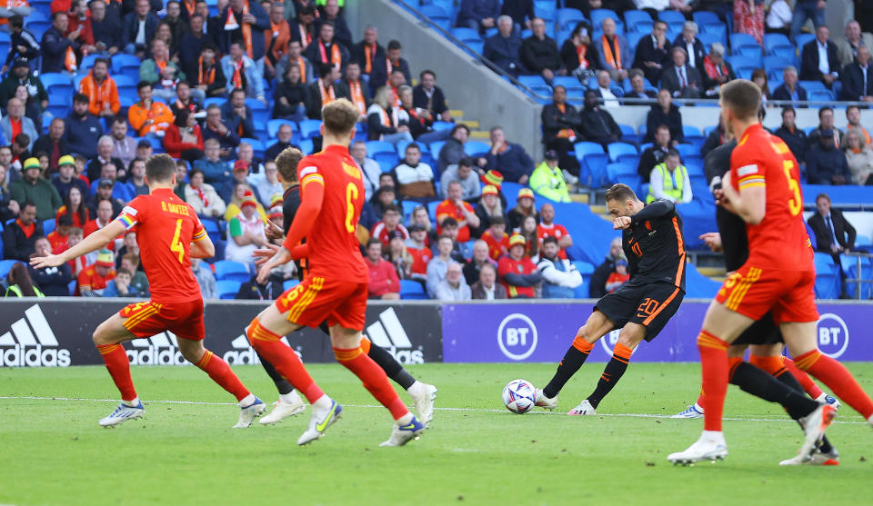 CARDIFF, WALES - JUNE 08: Teun Koopmeiners of Netherlands scores their sides first goal during the UEFA Nations League League A Group 4 match between Wales and Netherlands at Cardiff City Stadium on June 08, 2022 in Cardiff, Wales. (Photo by Richard Heathcote/Getty Images)