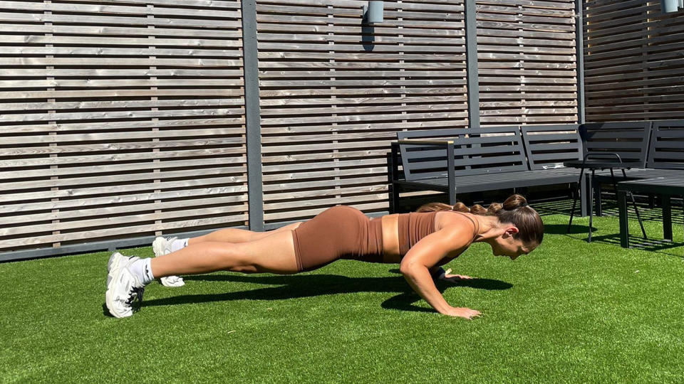 Chelsea Labadini performing a press up