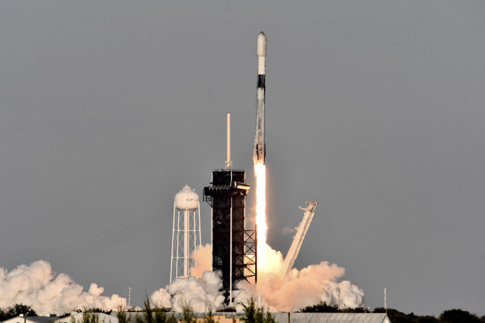 A SpaceX Falcon 9 rocket climbs away from the Kennedy Space Center, carrying 49 more Starlink internet satellites toward orbit. / Credit: William Harwood/CBS News