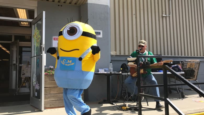 Bring in the dough: Computer programmer swaps out office space for food truck