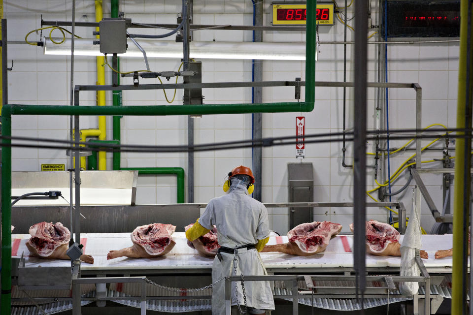 Activists worry that the proposed USDA rule could endanger workers and also raise food safety risks. (Photo: Bloomberg via Getty Images)