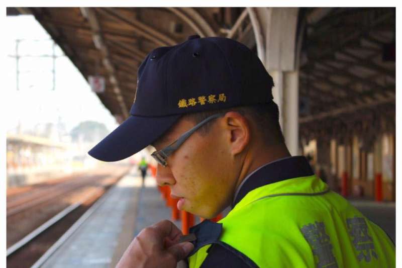 20190704_殉職鐵路警察李承翰昔日值勤身影。（資料照，取自李承翰臉書）