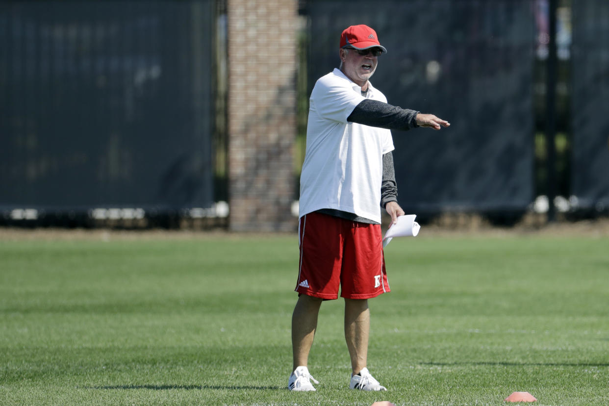 Rutgers offensive coordinator Jerry Kill talks to his team during college football practice, Thursday, Aug. 10, 2017, in Piscataway, N.J. (AP Photo/Julio Cortez)