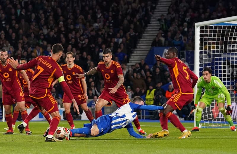 Brighton and Hove Albion's Pascal Gross appeals unsuccessfully for a penalty during the UEFA Europa League Round of 16, second leg soccer match between Brighton and Hove Albion and AS Roma at The AMEX. Gareth Fuller/PA Wire/dpa