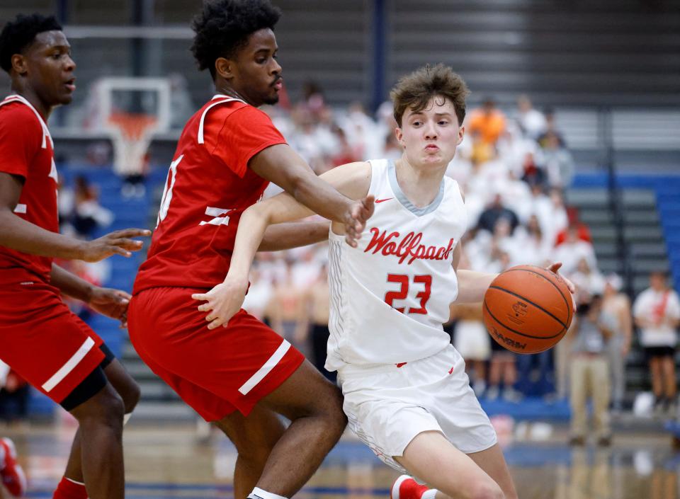 Laingsburg's Zander Woodruff, right, drives against Ecorse's Tahjay Rose, Tuesday, March 21, 2023, at Ypsilanti Lincoln High School.
