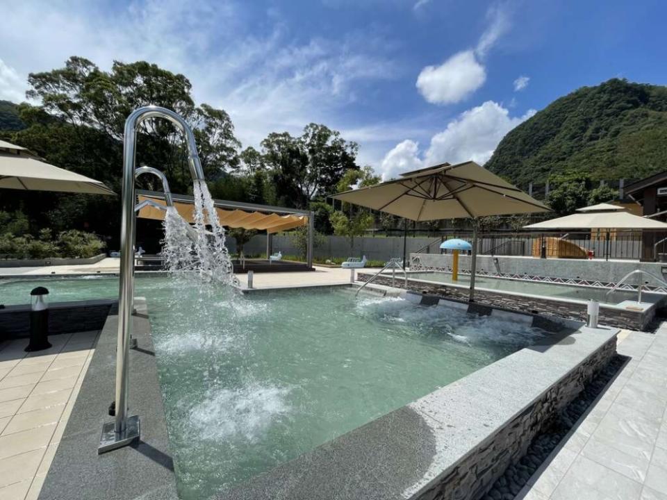 羅浮溫泉湯池園區內共有特色各異5種戶外湯池。