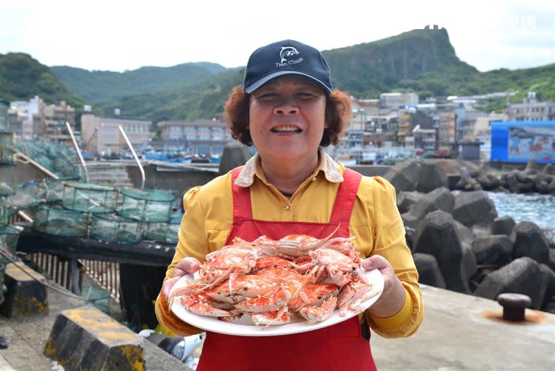 假日活蟹市集，漁村媽媽精選萬里蟹等你入手，快來吹海風吃螃蟹（圖／新北市漁業處提供）