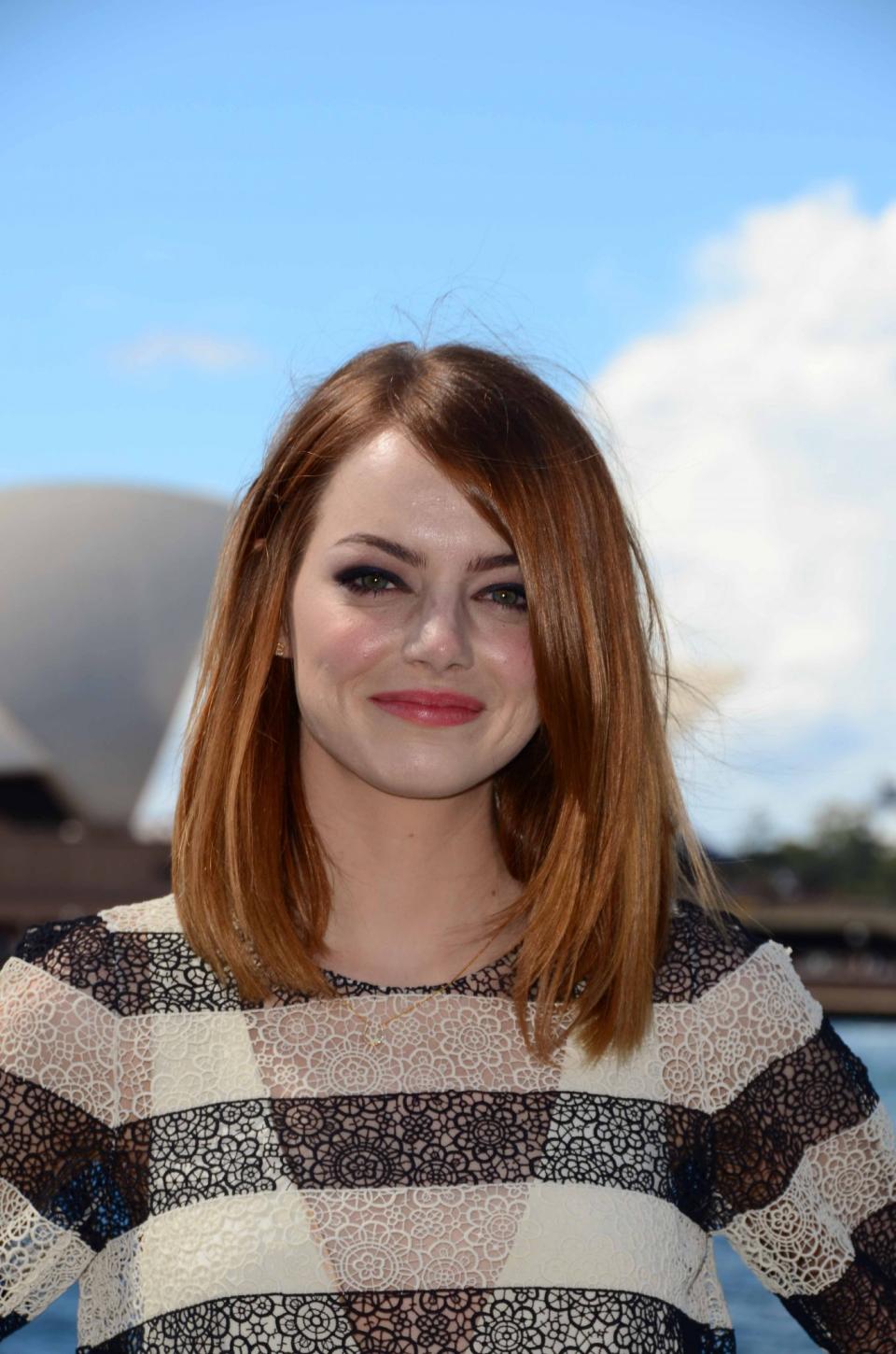 <p>2014 versuchte Emma Stone mal den glatten Long Bob à la Jennifer Aniston. Auch nicht schlecht, Miss Stone! Foto: WENN.com </p>