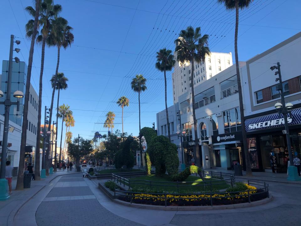 shops and restaurants along a street in santa monica california
