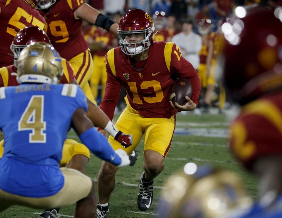 Caleb Williams runs with the ball for USC.