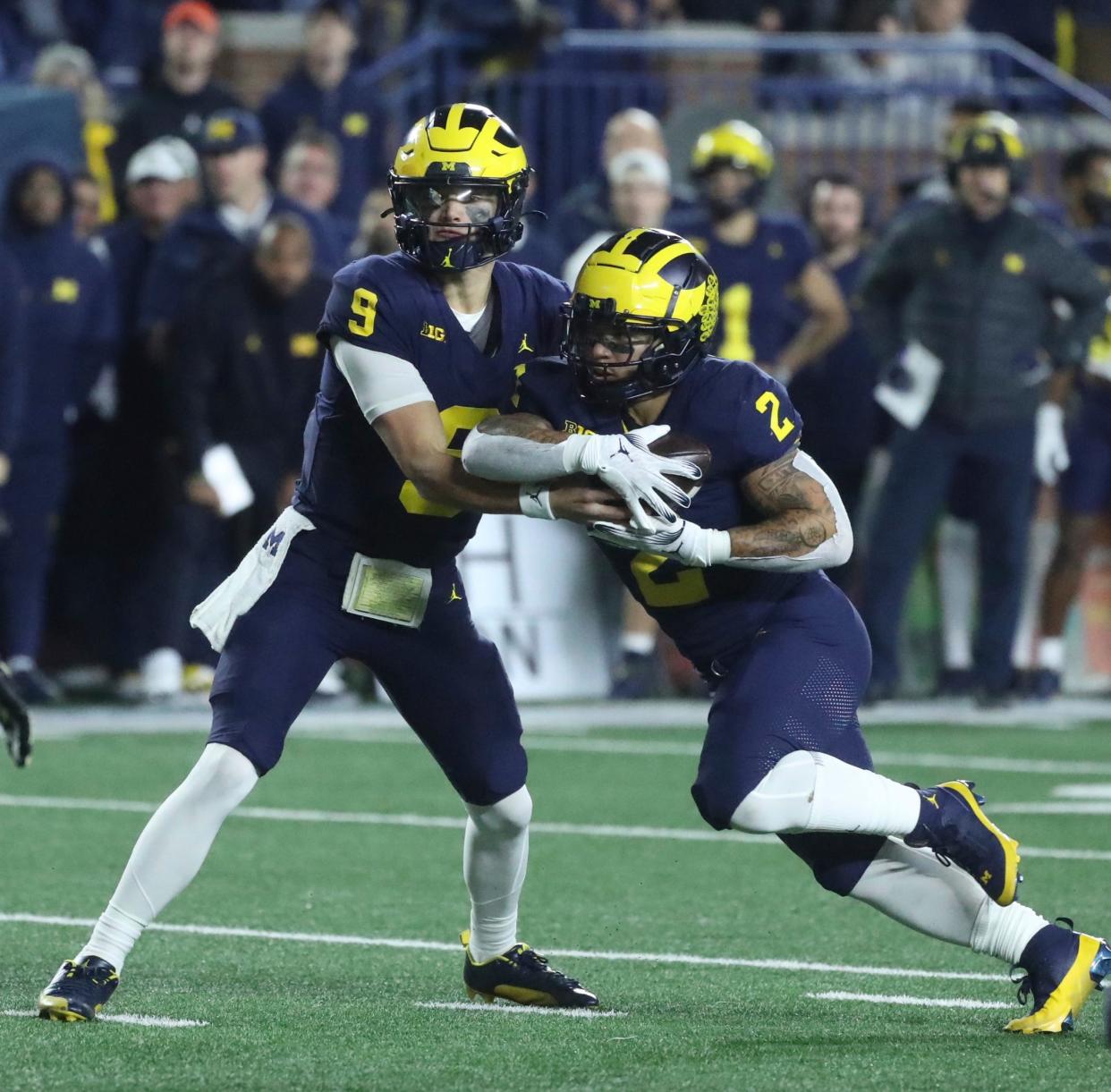 Michigan Wolverines quarterback J.J. McCarthy hands off to running back Blake Corum during the first half at Michigan Stadium, Saturday, Nov. 4, 2023.