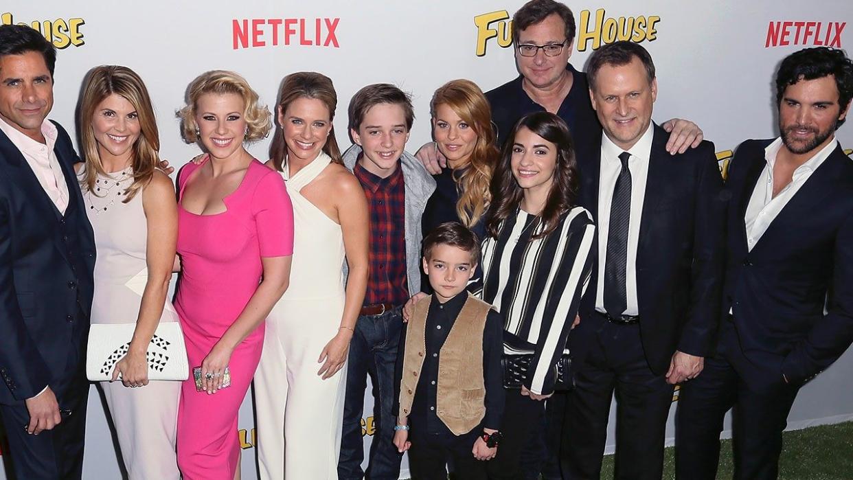 El elenco del reboot de “Fuller House”. Yahoo View