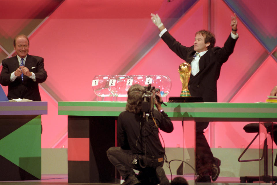 GENERAL SECRETARY SEPP BLATTER & ROBIN WILLIAMS AT THE WORLD CUP DRAW IN LAS VEGAS, USA (Photo by Neal Simpson/EMPICS via Getty Images)