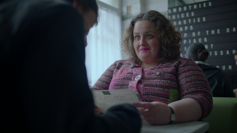 Jessica Gunning as Martha, sitting in a cafe booth, in the netflix series 'baby reindeer'