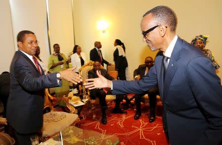 Tanzania President Jakaya Kikwete (L) meets his Rwandan counterpart Paul Kagame at the State House in Dar es Salaam, Tanzania, during a meeting over the crisis in Burundi, at the State House in Dar es Salaam, Tanzania, May 13, 2015. REUTERS/Stringer