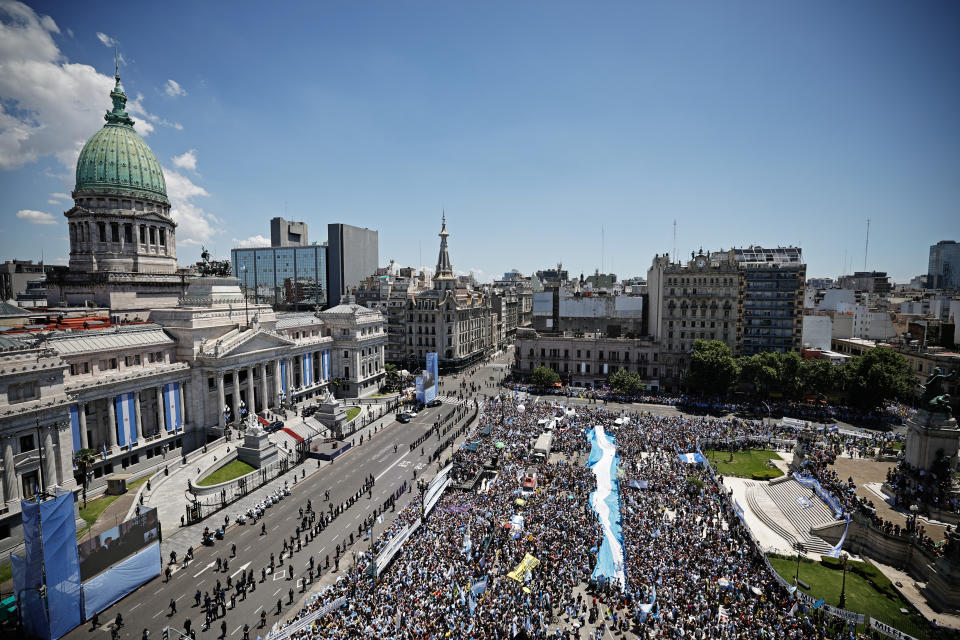 La fiesta en la calle frente al Congreso