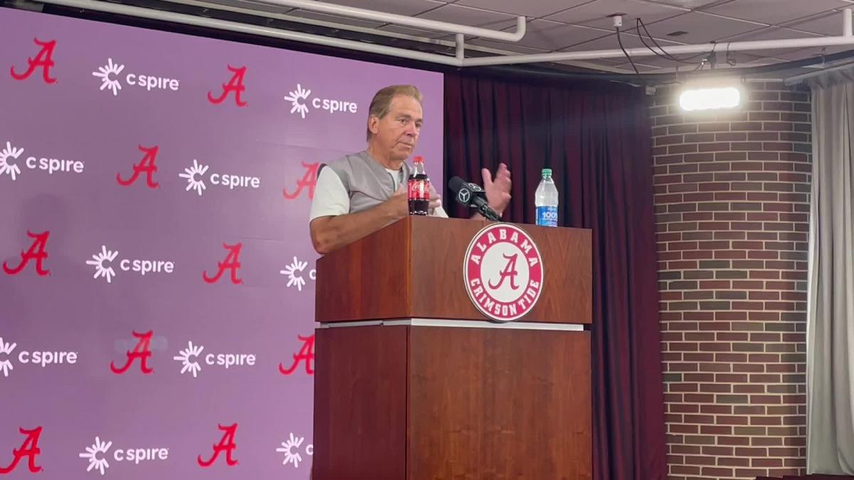 Watch Nick Saban Discuss Alabama Football Quarterbacks At Beginning Of August Yahoo Sports 