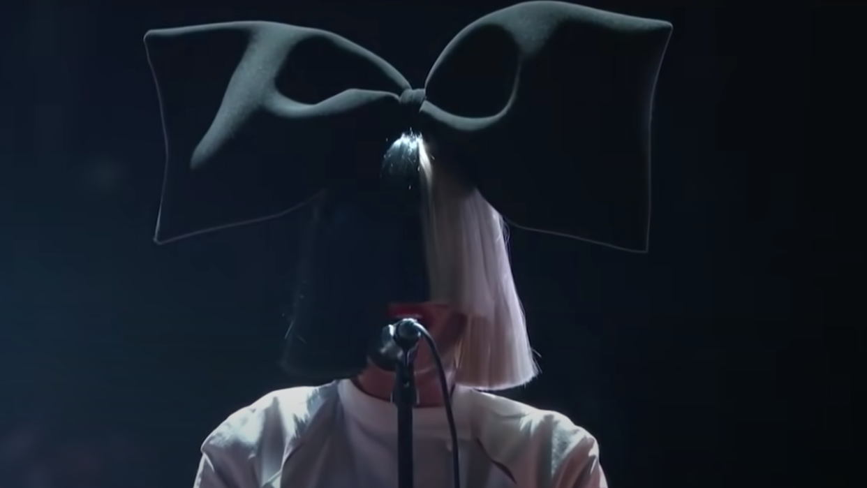  Sia performing on The Voice screenshot. 